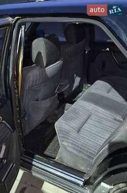 Седан Mercedes-Benz E-Class 1990 в 