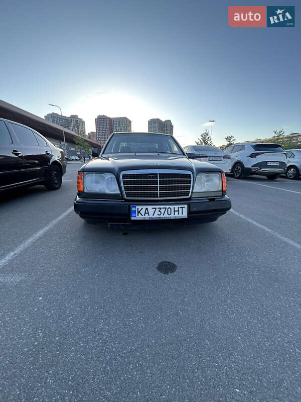Седан Mercedes-Benz E-Class 1987 в Києві