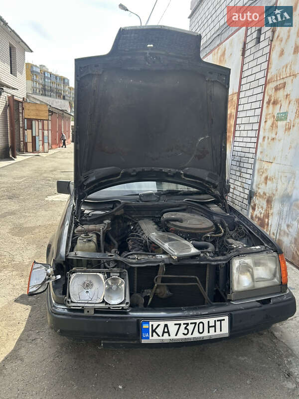 Седан Mercedes-Benz E-Class 1987 в Києві