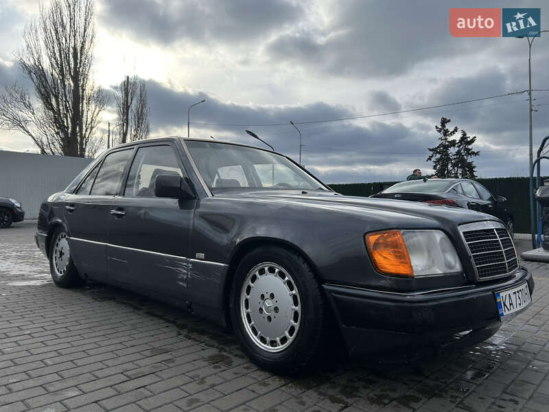 Седан Mercedes-Benz E-Class 1987 в Києві