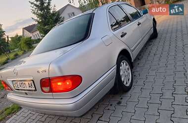 Седан Mercedes-Benz E-Class 2000 в 