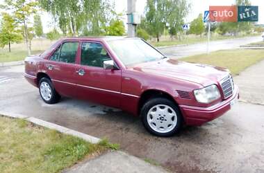 Седан Mercedes-Benz E-Class 1995 в Вараше