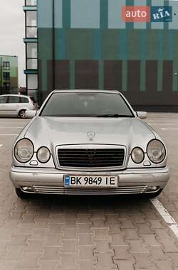 Седан Mercedes-Benz E-Class 1998 в Ровно