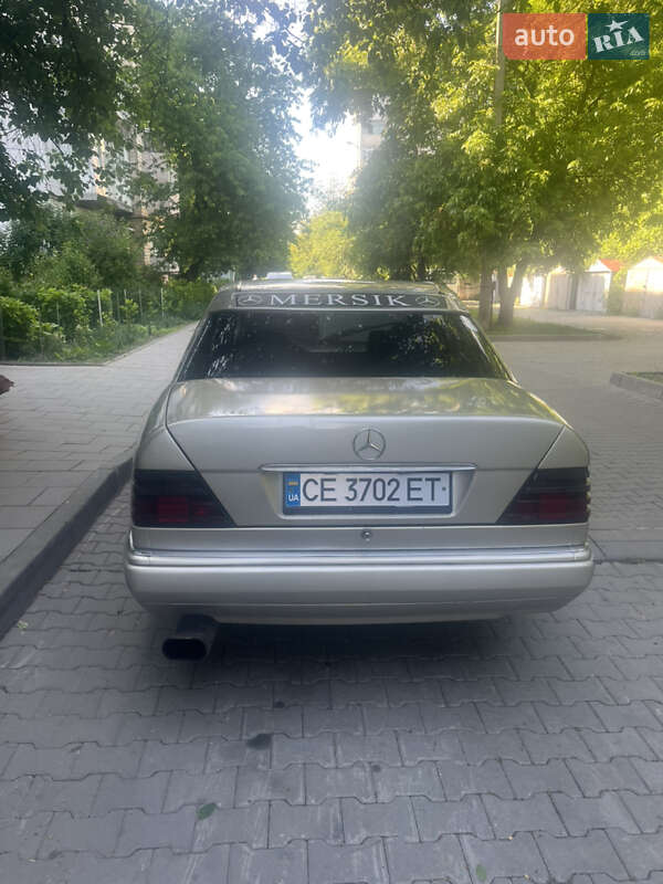 Седан Mercedes-Benz E-Class 1993 в Чернівцях