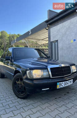 Седан Mercedes-Benz E-Class 1987 в Иршаве