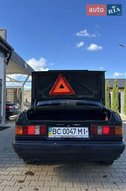 Седан Mercedes-Benz E-Class 1987 в 