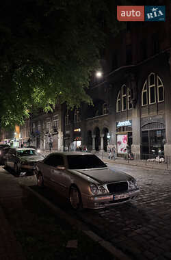 Седан Mercedes-Benz E-Class 2000 в 