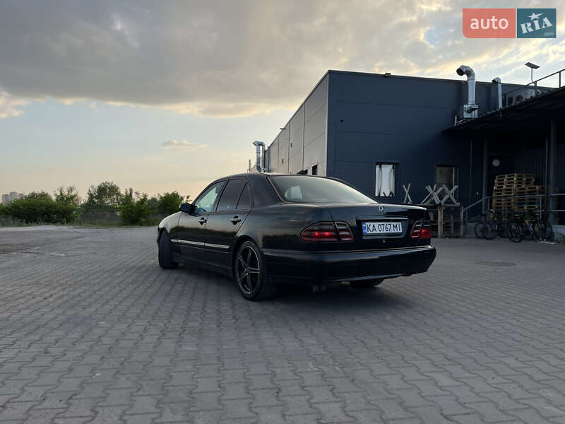 Седан Mercedes-Benz E-Class 2001 в Киеве