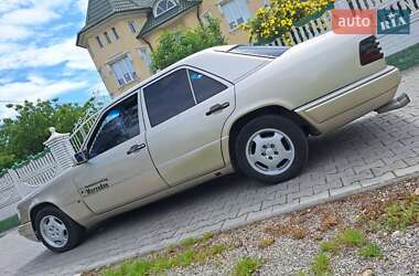 Седан Mercedes-Benz E-Class 1993 в Чернівцях