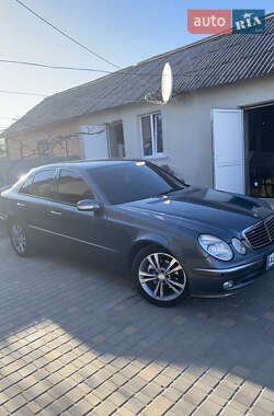 Седан Mercedes-Benz E-Class 2005 в Черновцах