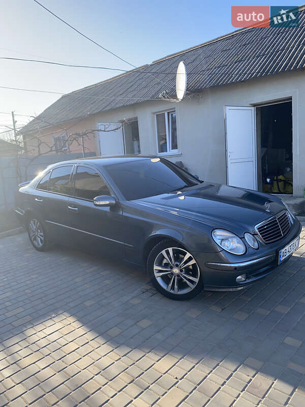 Седан Mercedes-Benz E-Class 2005 в 