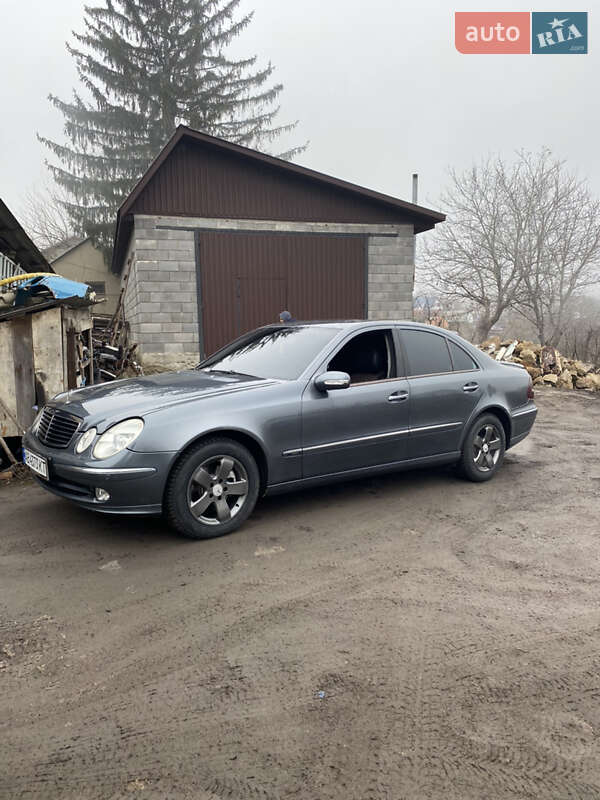 Седан Mercedes-Benz E-Class 2005 в Черновцах