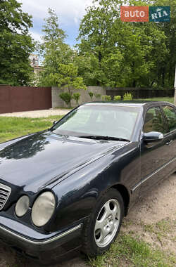 Седан Mercedes-Benz E-Class 2000 в Миколаєві