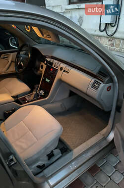 Седан Mercedes-Benz E-Class 2001 в 