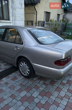 Седан Mercedes-Benz E-Class 2001 в 