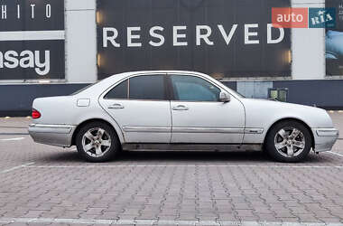 Седан Mercedes-Benz E-Class 2000 в 