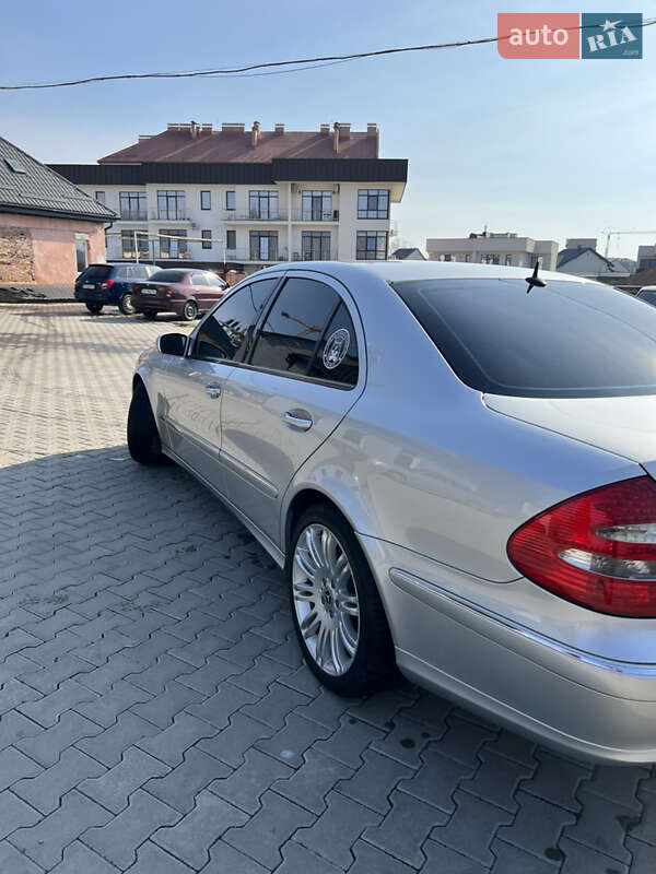 Седан Mercedes-Benz E-Class 2005 в Мукачевому
