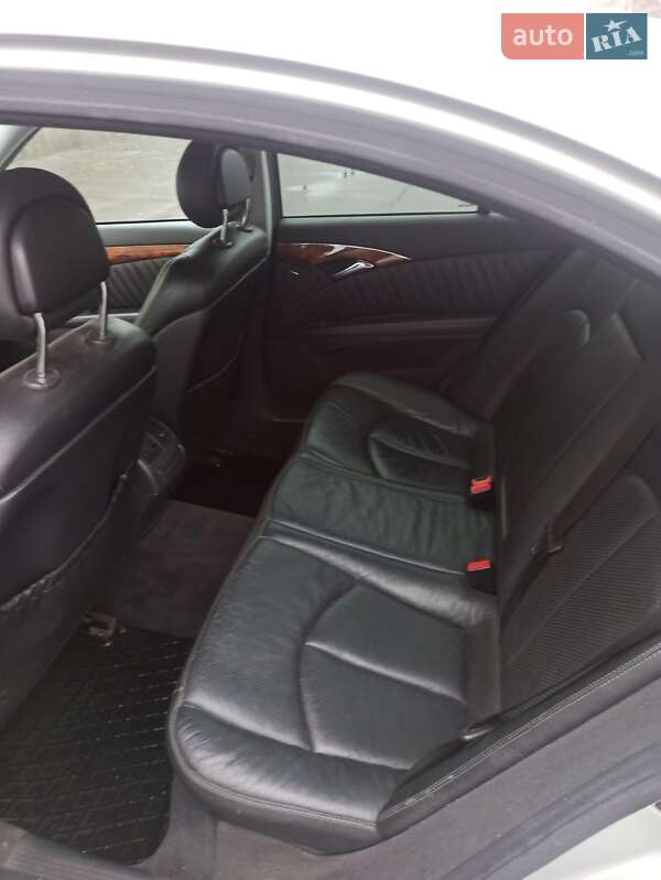 Седан Mercedes-Benz E-Class 2004 в Кривом Роге