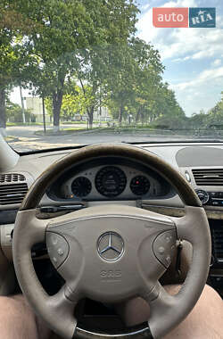 Седан Mercedes-Benz E-Class 2004 в 