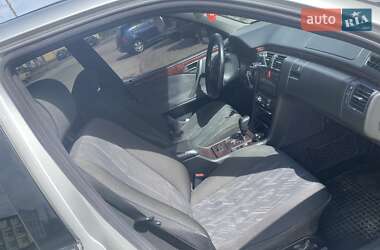 Седан Mercedes-Benz E-Class 2001 в 