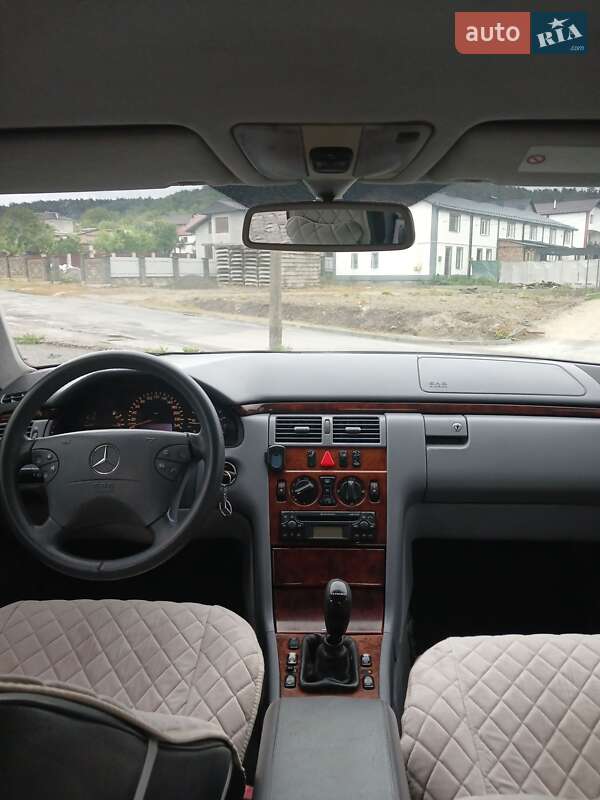 Седан Mercedes-Benz E-Class 2000 в Кременце