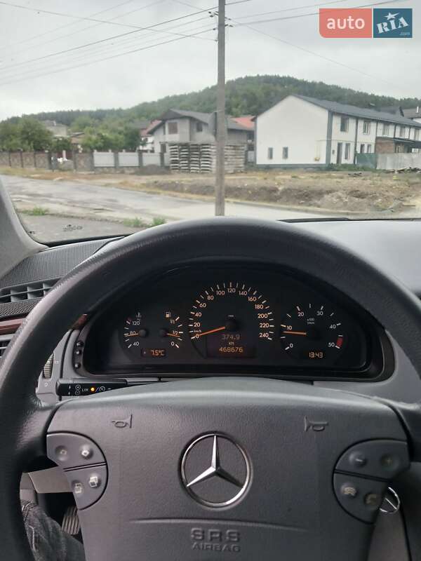 Седан Mercedes-Benz E-Class 2000 в Кременце
