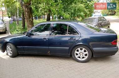Седан Mercedes-Benz E-Class 2000 в 