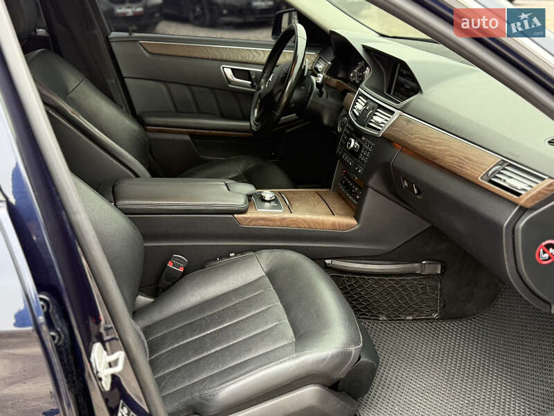 Седан Mercedes-Benz E-Class 2012 в Ровно