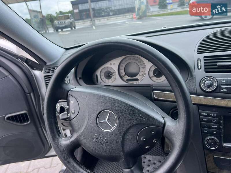 Седан Mercedes-Benz E-Class 2002 в Черновцах