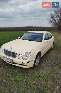 Седан Mercedes-Benz E-Class 2004 в Запорожье