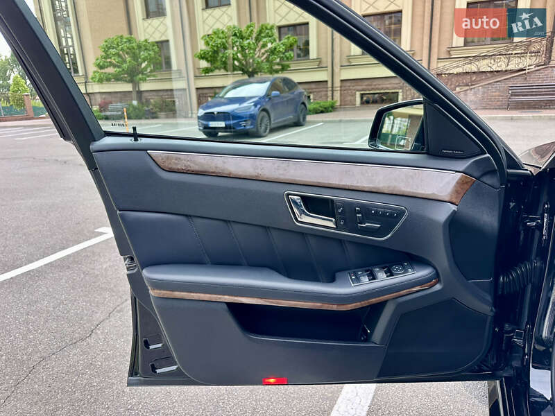 Седан Mercedes-Benz E-Class 2011 в Києві