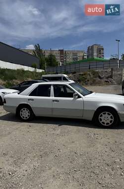 Седан Mercedes-Benz E-Class 1995 в 