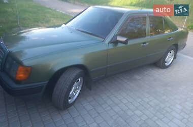 Седан Mercedes-Benz E-Class 1986 в Черкасах