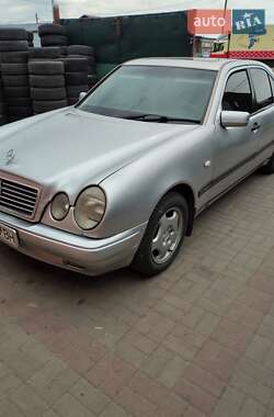 Седан Mercedes-Benz E-Class 1995 в 