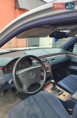 Седан Mercedes-Benz E-Class 1995 в 