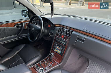Седан Mercedes-Benz E-Class 2001 в 