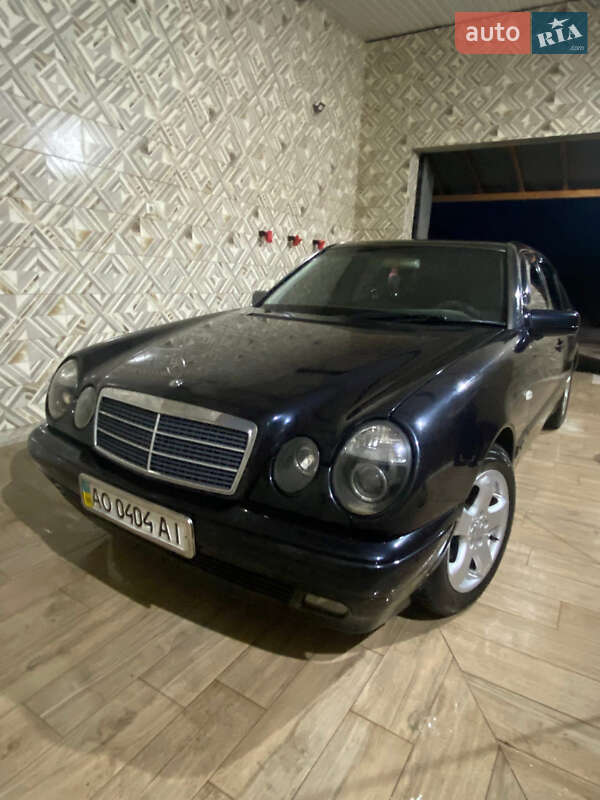 Седан Mercedes-Benz E-Class 1999 в Хусті