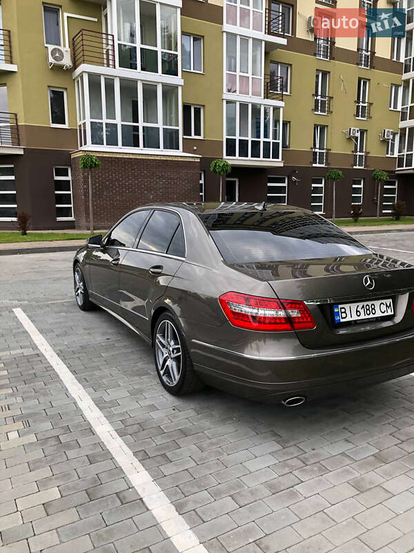 Седан Mercedes-Benz E-Class 2011 в Кременчуці