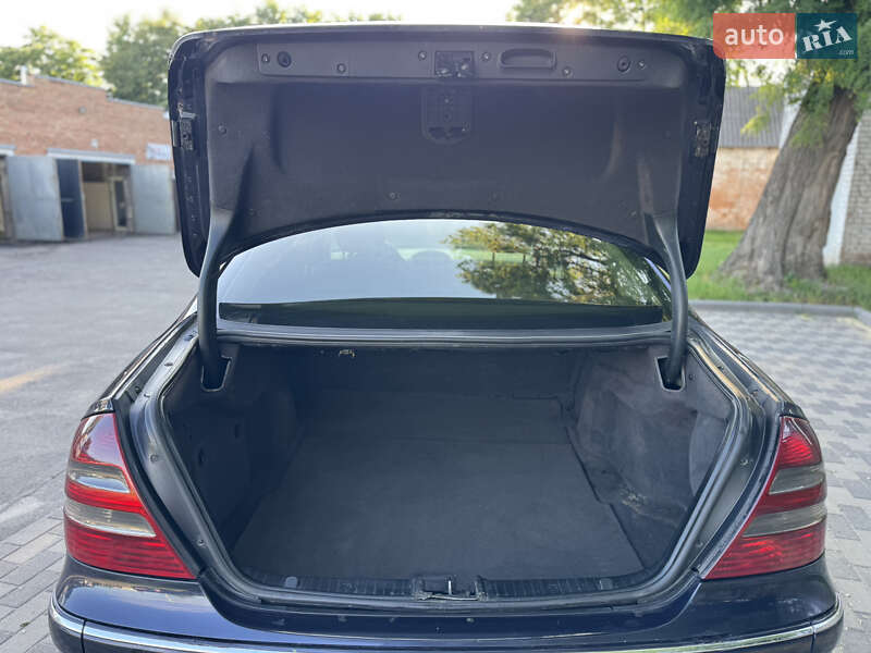 Седан Mercedes-Benz E-Class 2002 в Лубнах