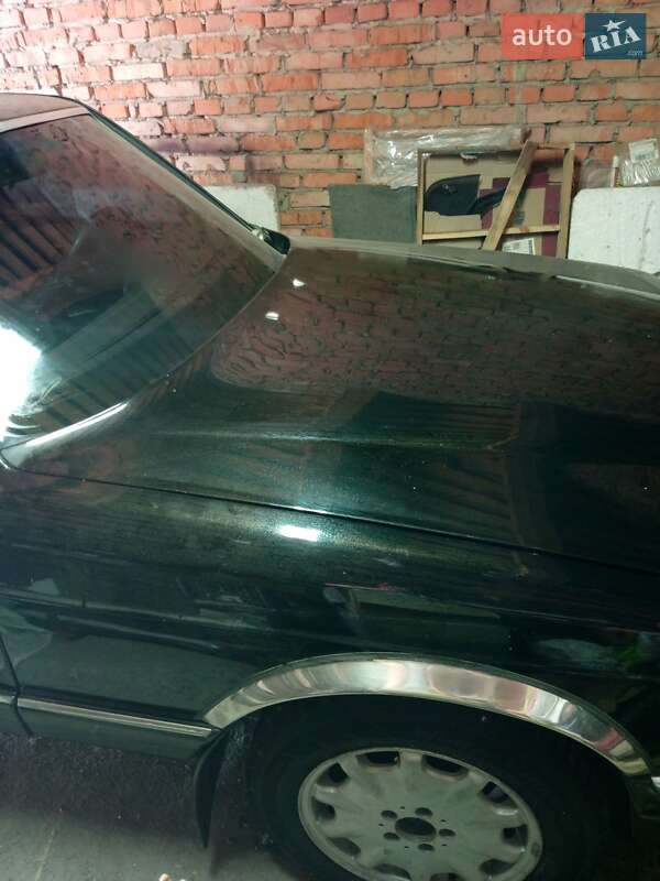 Седан Mercedes-Benz E-Class 1982 в Переяславе