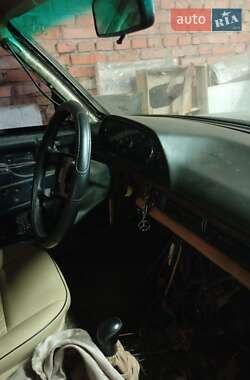 Седан Mercedes-Benz E-Class 1982 в 