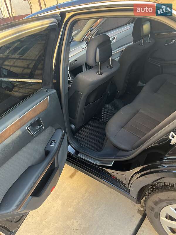 Седан Mercedes-Benz E-Class 2011 в Виноградові