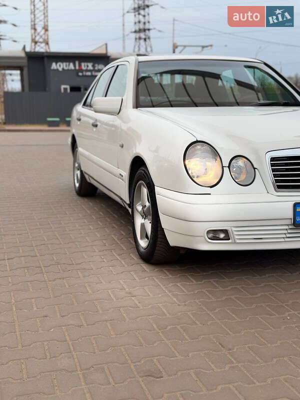 Седан Mercedes-Benz E-Class 1999 в Кривом Роге