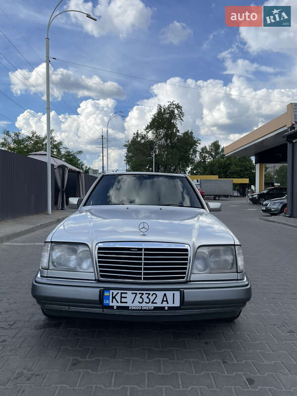 Седан Mercedes-Benz E-Class 1995 в 