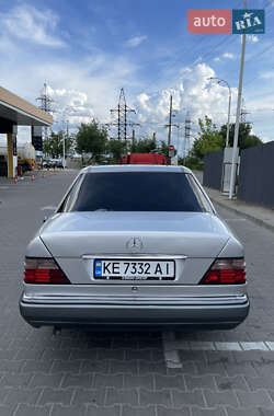Седан Mercedes-Benz E-Class 1995 в 