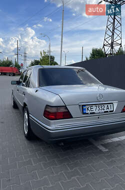 Седан Mercedes-Benz E-Class 1995 в 