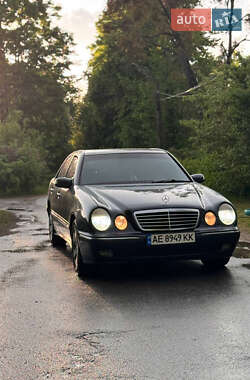 Седан Mercedes-Benz E-Class 2000 в Києві
