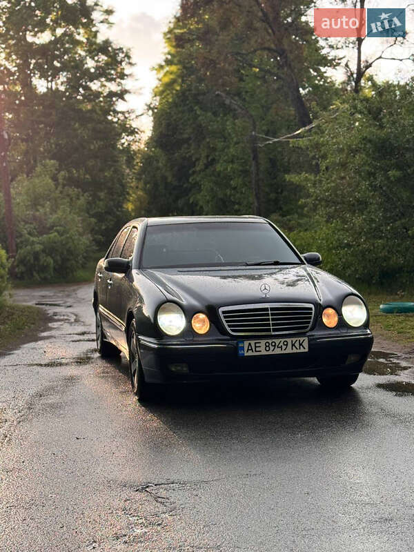 Седан Mercedes-Benz E-Class 2000 в 