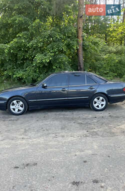 Седан Mercedes-Benz E-Class 2000 в 