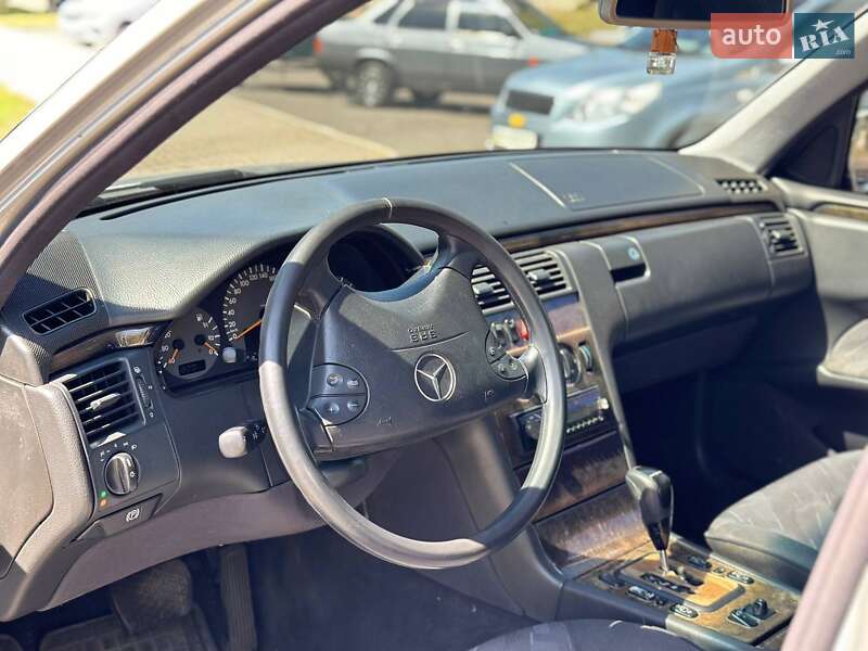 Седан Mercedes-Benz E-Class 2002 в Николаеве